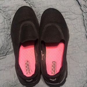 Skechers go walk size 8 like brand new black shoes